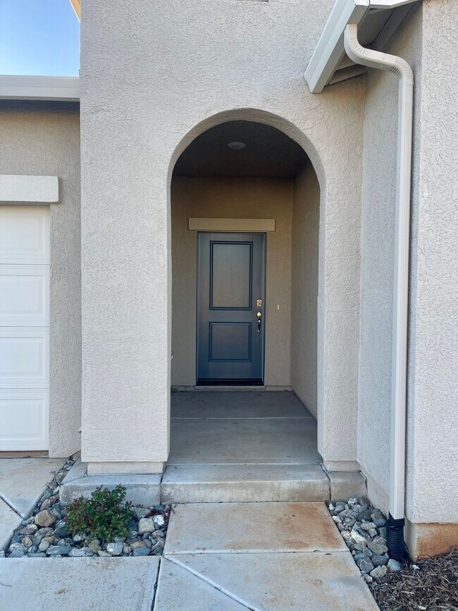 Building Photo - 3 BED 2 BATH NEWER BUILT HOUSE IN THE LILA...