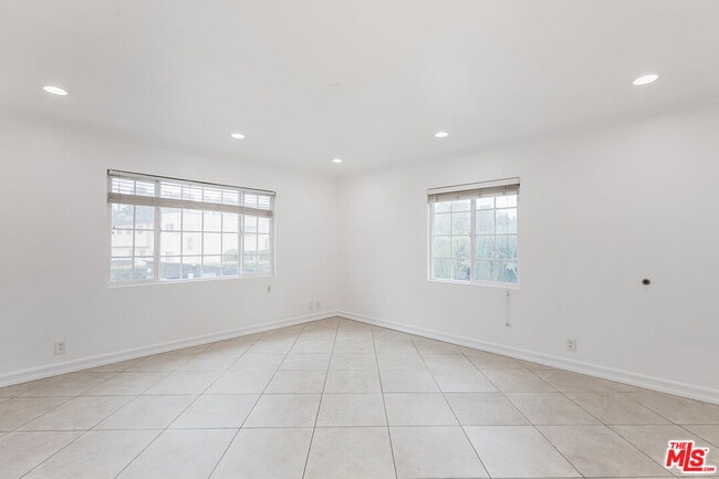 Building Photo - 5130 Templeton St