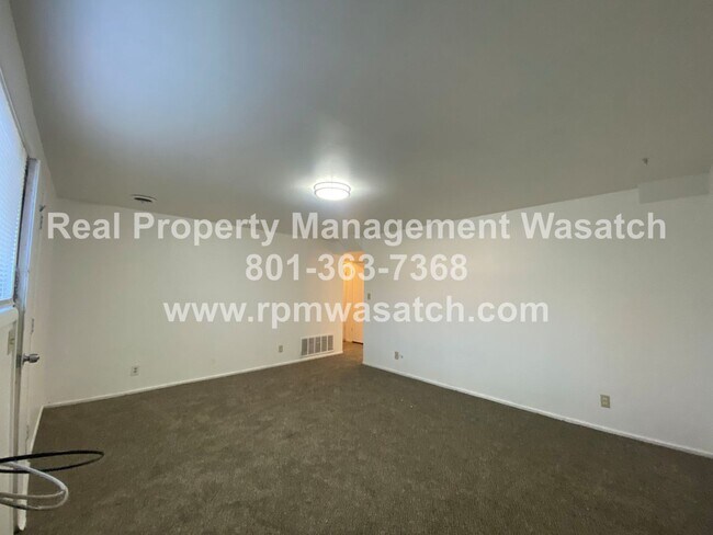 Foto del edificio - 448 Penney Ave S