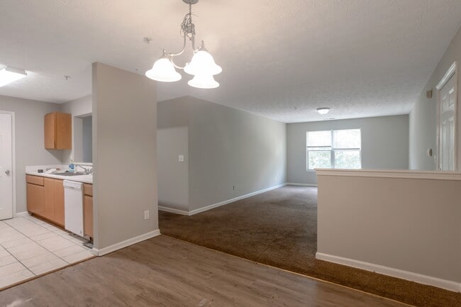 Building Photo - 6302 Fairington Village Dr