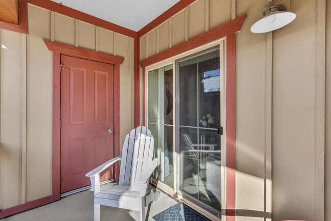 Building Photo - Bear Hollow - Fully Furnished