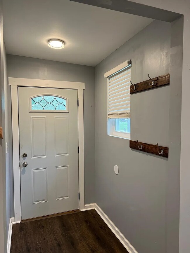 Foyer - 812 Marion Ave