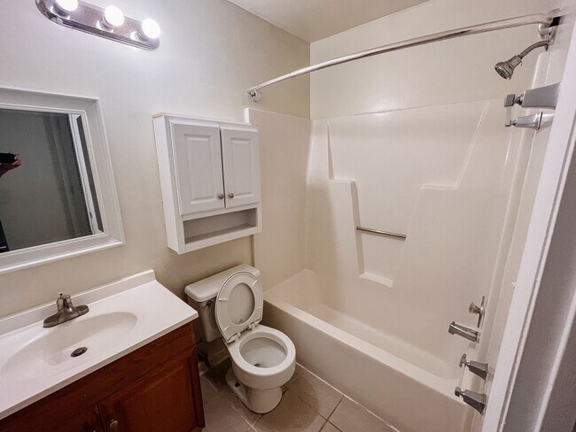 Foto del edificio - 4 Bedroom 2 Bath Condo