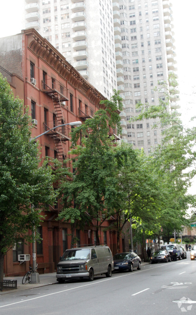 Building Photo - 247 E 39th St