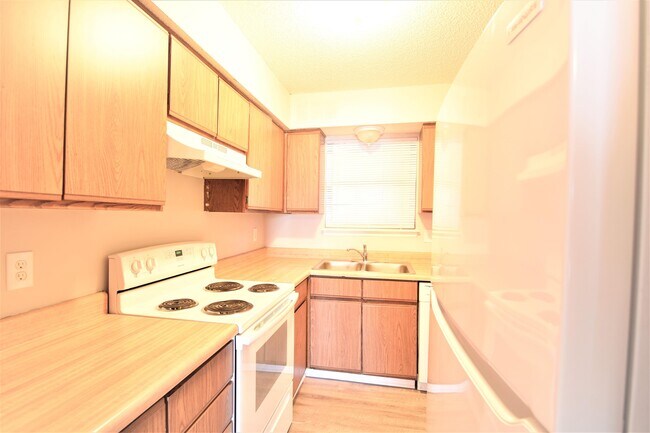Foto del edificio - 8605 Holmes Rd