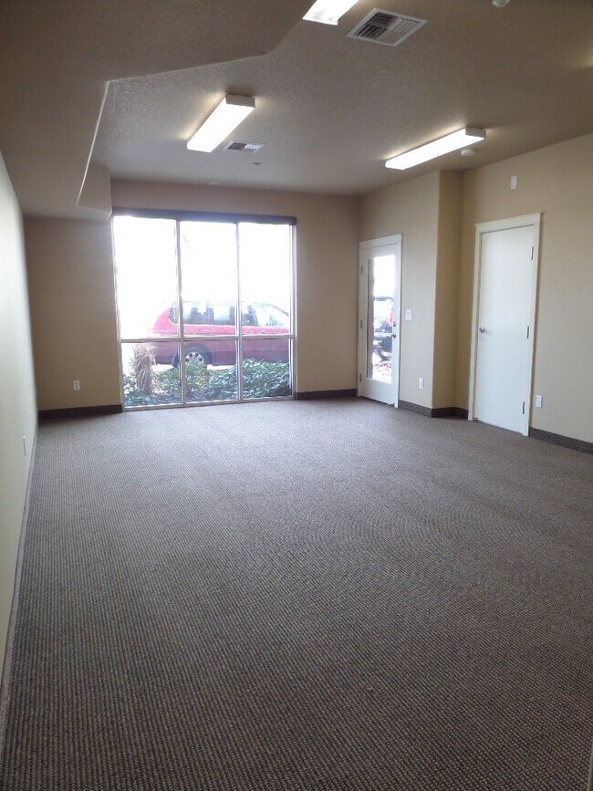 Foto del edificio - The Oaks Live/Work Townhomes