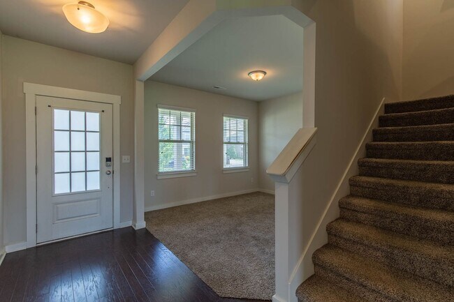 Foto del edificio - Freshly Updated 4-Bedroom Home with Loft &...
