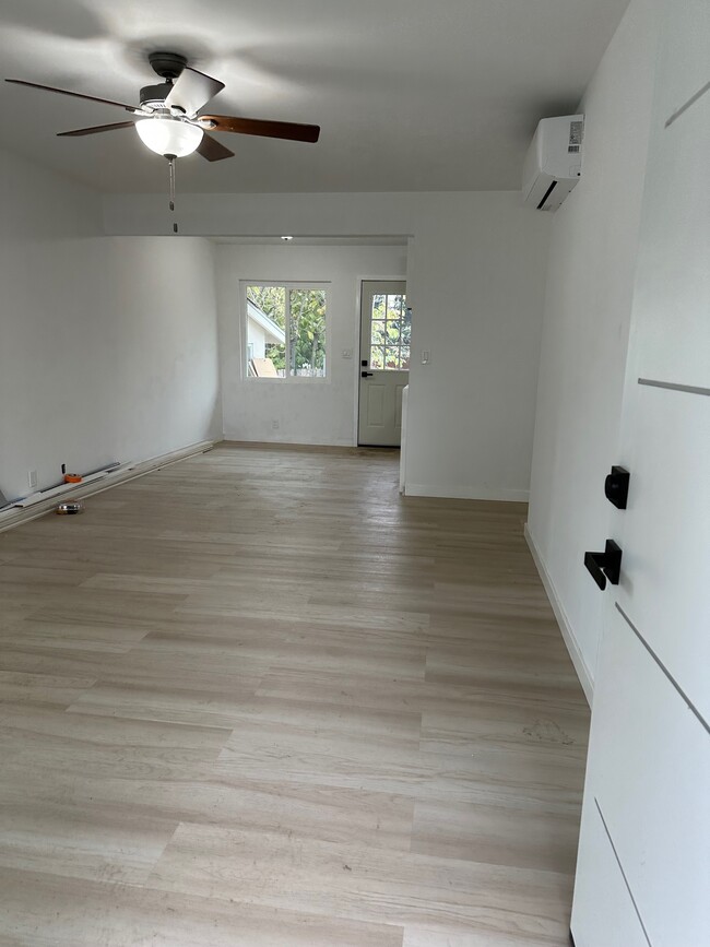 Living/Dinning area - 731 N Madison Ave