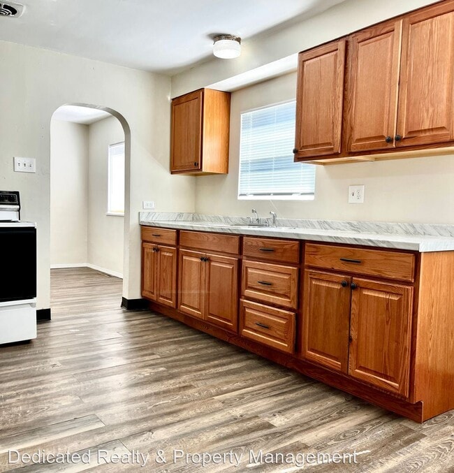 Building Photo - 3 br, 1 bath House - 910 N. Naches Ave