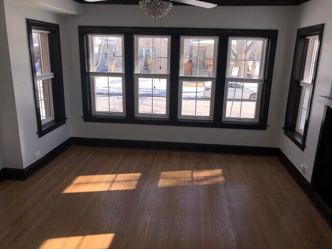 Building Photo - 4602 N Kenton Ave