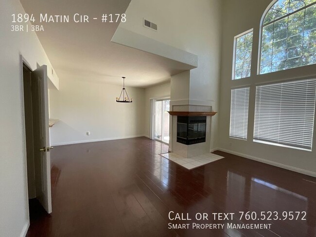 Building Photo - Upgraded Town Home 3BR/2.5BA  Great Locati...