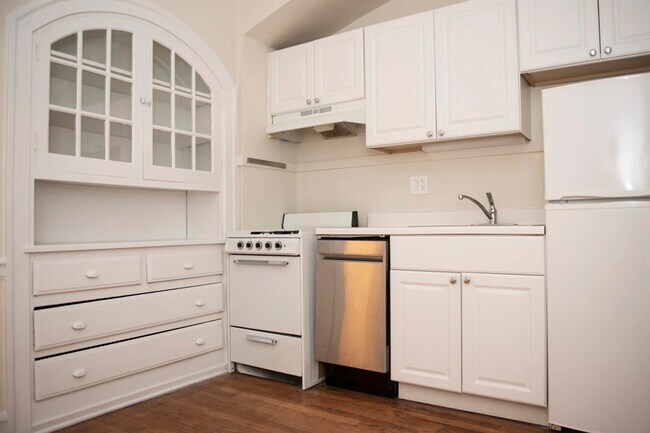 Foto del edificio - 2151 N Fremont St