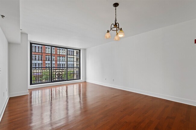 Building Photo - 1025 Maxwell Ln
