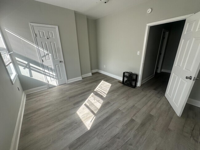 Foto del edificio - 1325 N 49th St