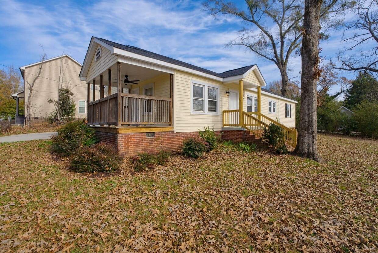 4 Bedroom 2 Bath Updated Home Behind Tiger Blvd in Clemson - 4 Bedroom 2 Bath Updated Home Behind Tiger Blvd in Clemson