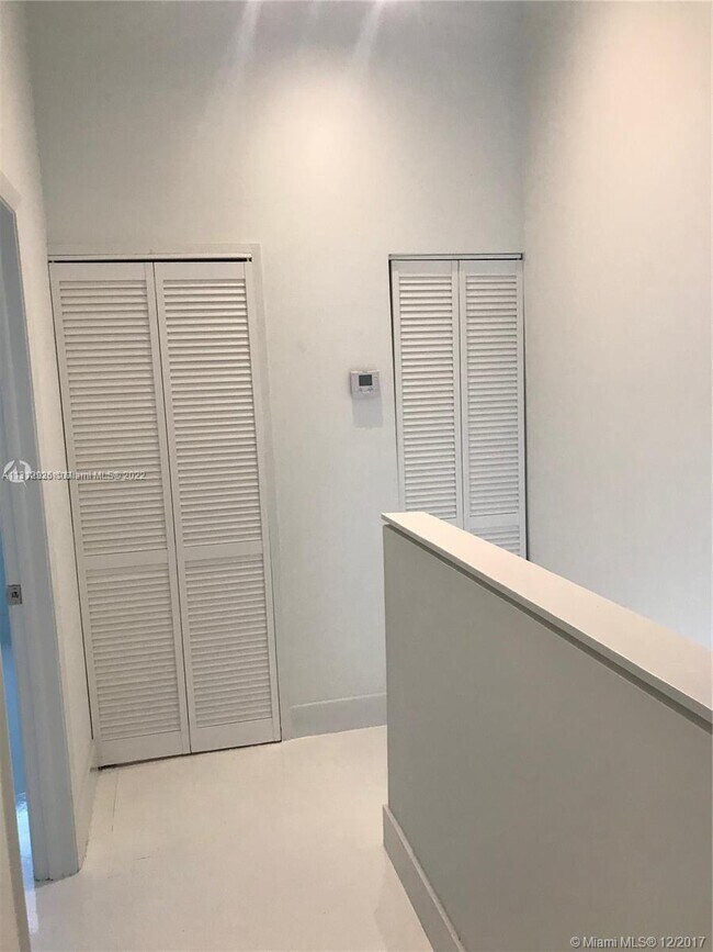 Foto del edificio - 798 Crandon Blvd
