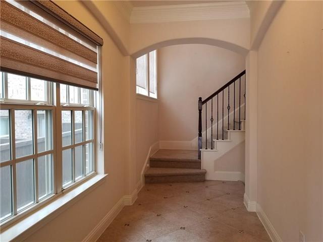 Building Photo - 555 Waterloo Dr