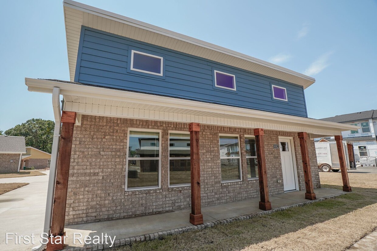 Primary Photo - 2 br, 2 bath House - 660 N Honey Locust Bend