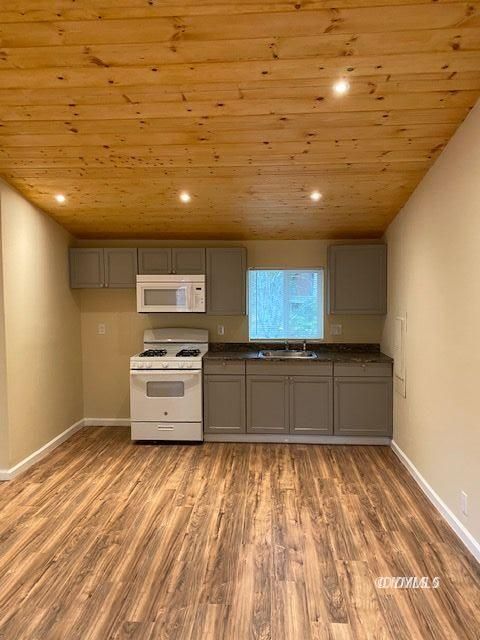 Foto del edificio - In town remodeled 1 bedroom apartment