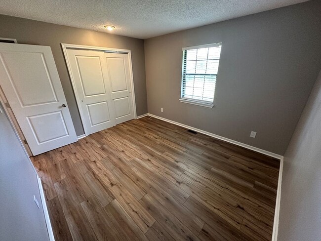 Foto del edificio - Spacious 3 Bedroom 2 Bath Townhome