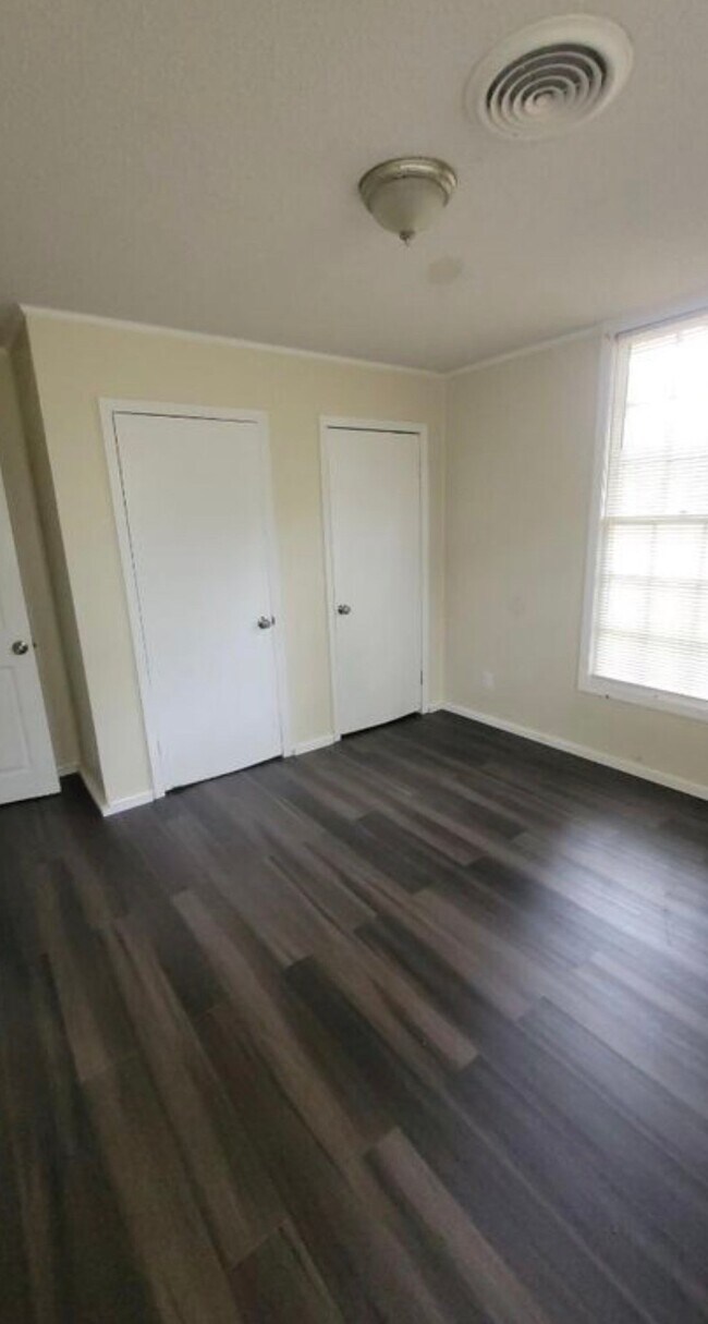 Foto del edificio - 308 Forrestal Ln