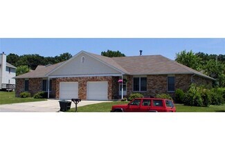 Building Photo - 104 Oaktree Ln