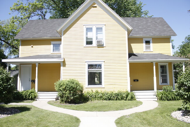 825 y 825 1/2 8th Ave - 825 8th Ave