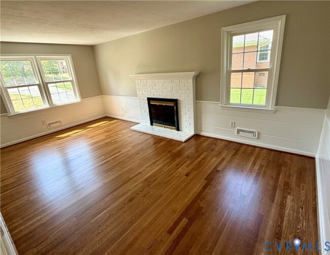 Building Photo - 11402 Creekside Dr