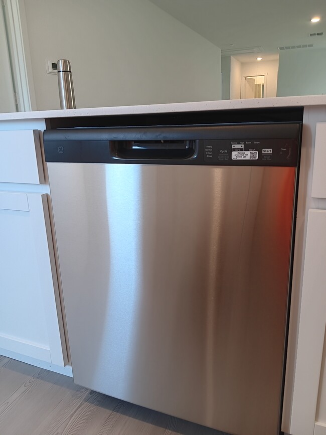 New dishwasher - 20336 Red Coral