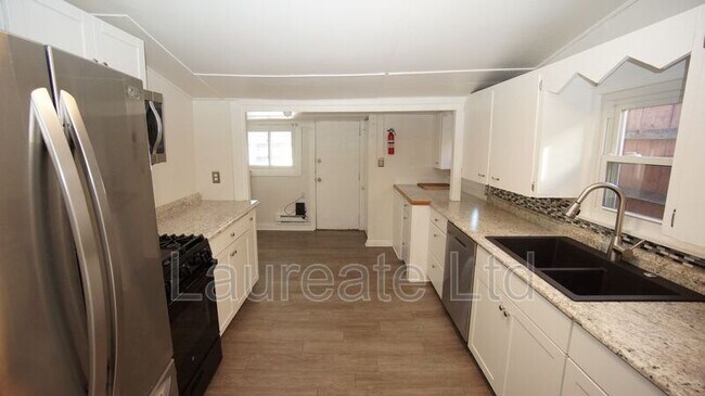 Foto del edificio - 2851 S Grant St