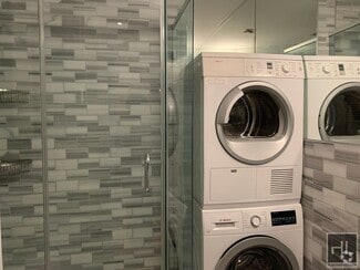 Building Photo - PERFECT Soho 1 Bedroom!!