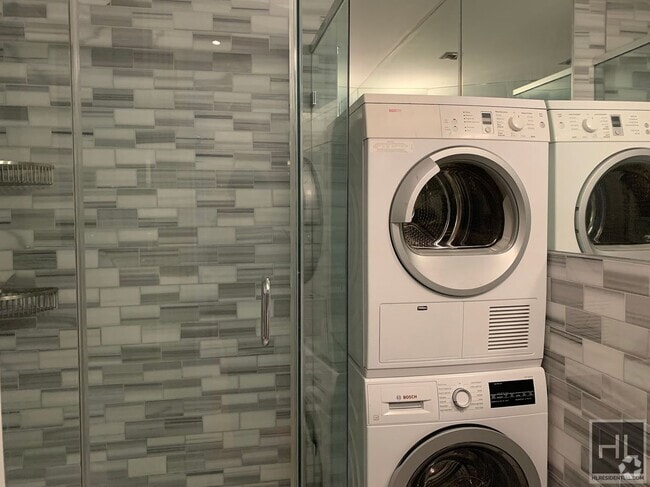 Building Photo - PERFECT Soho 1 Bedroom!!