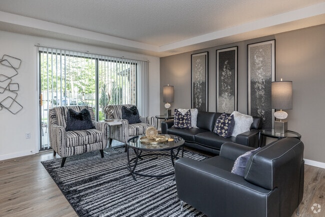 3BR, 3BA - 1,434SF - Living Room - Saddlewood Park Townhomes