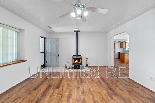 Building Photo - 10305 E Oak Creek Valley Dr