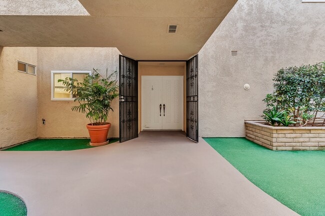 Building Photo - 2370 Via Mariposa W