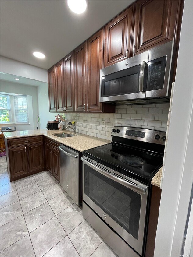 Primary Photo - 39 Aspen Dr W