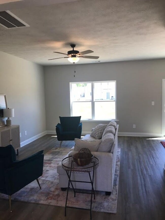 Building Photo - 241 Silver Ct Trenton SC 29847