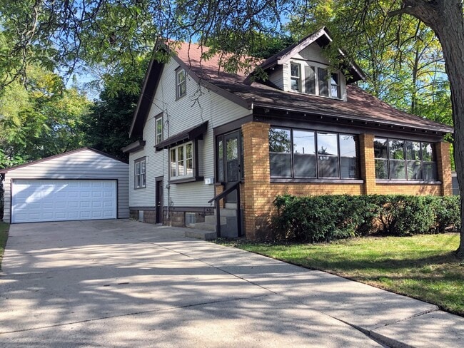 Foto del edificio - 1308 Kalamazoo Ave SE