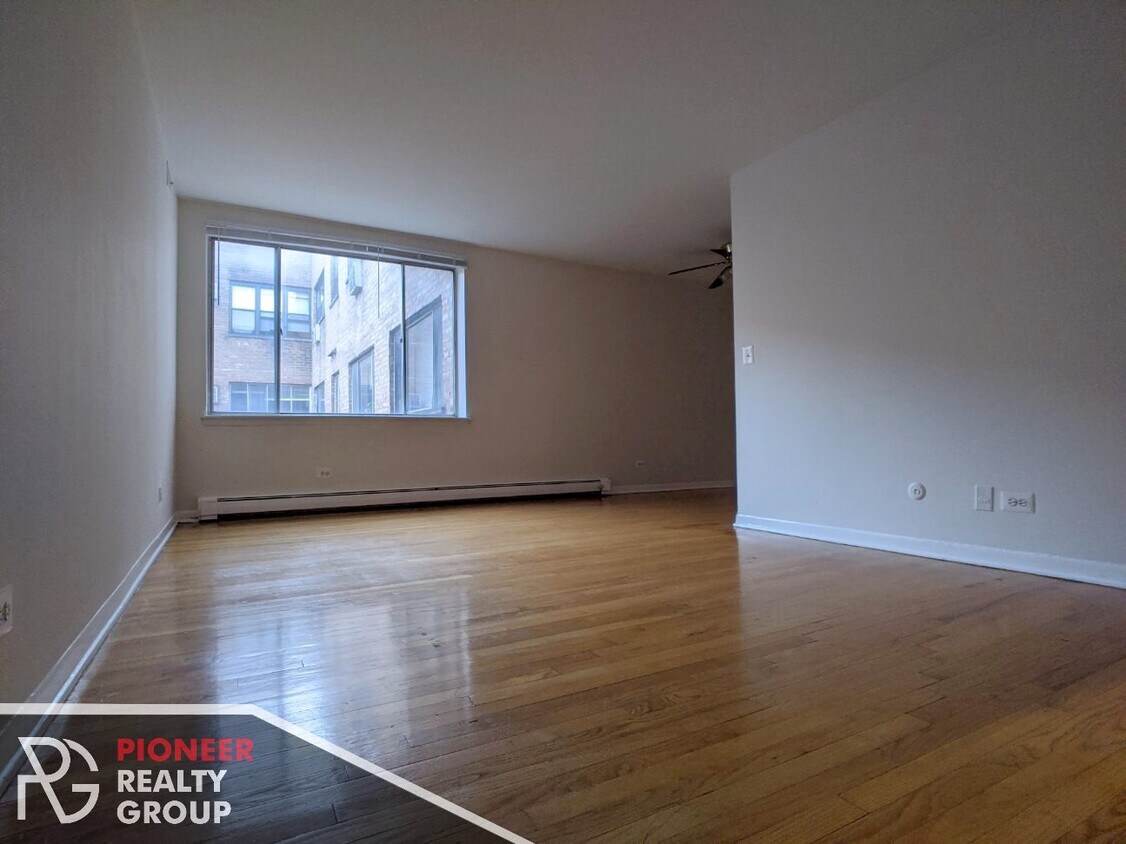 Primary Photo - 540 W Aldine Ave