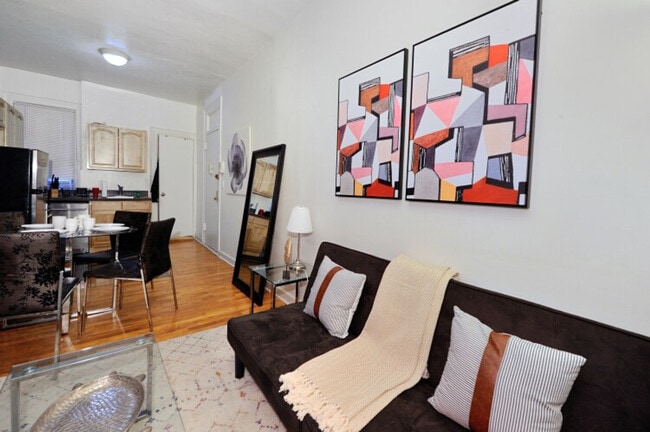 Building Photo - 440 W 45th St