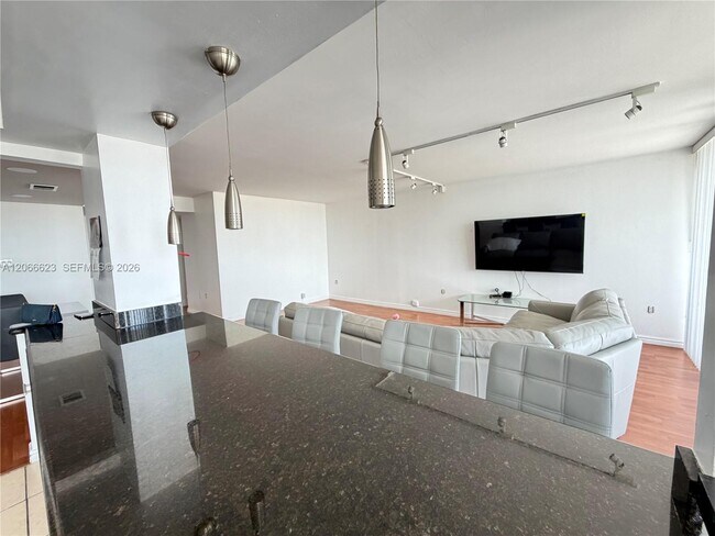 Building Photo - 18031 Biscayne Blvd