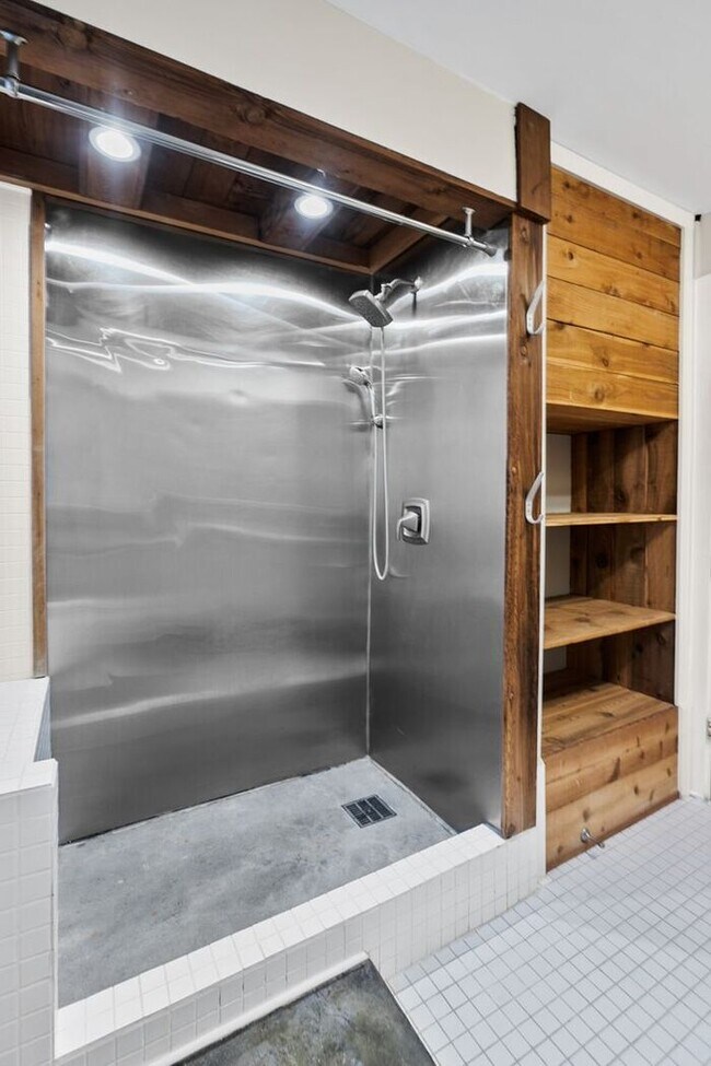 Foto del edificio - Sweet West Seattle PNW Rancher w/ Detached...