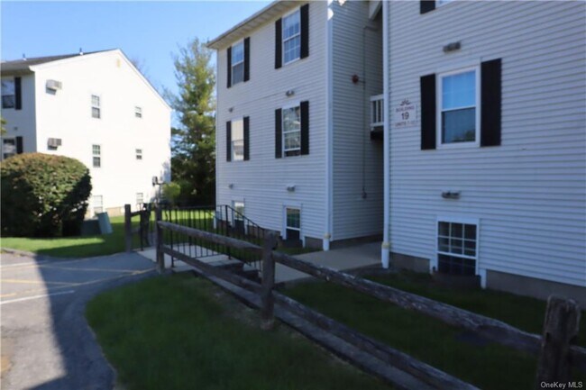 Building Photo - 19 Lexington Hills Rd