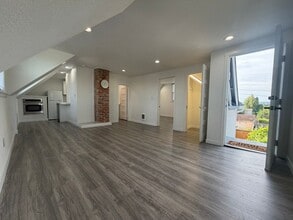 Building Photo - 2222 Summit Ave