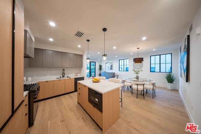 Building Photo - 10352 Riverside Dr