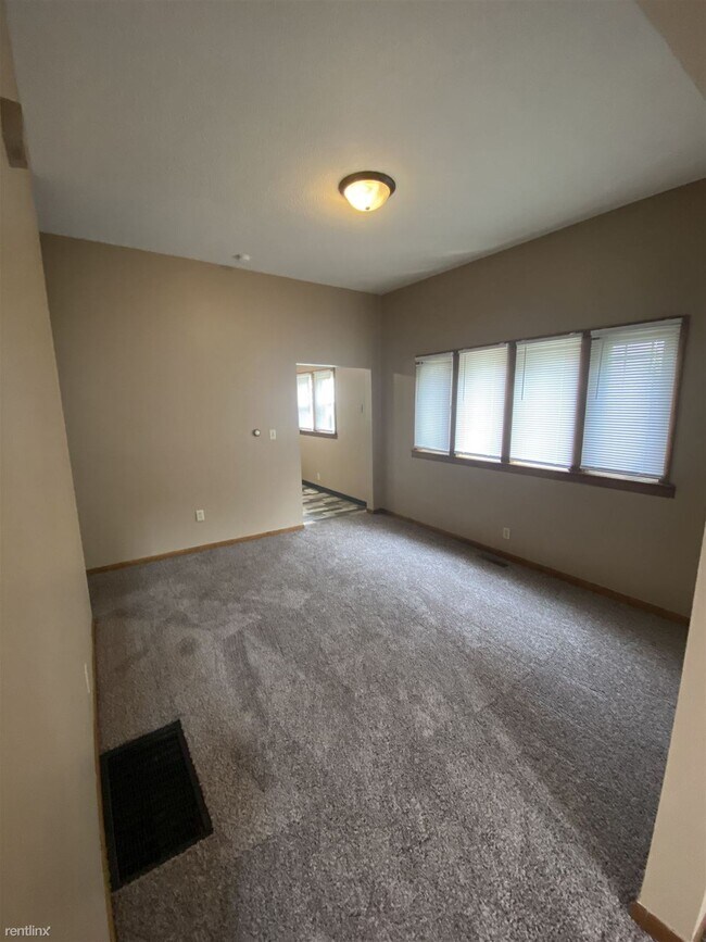 Building Photo - 2 br, 1 bath House - 613 E South St