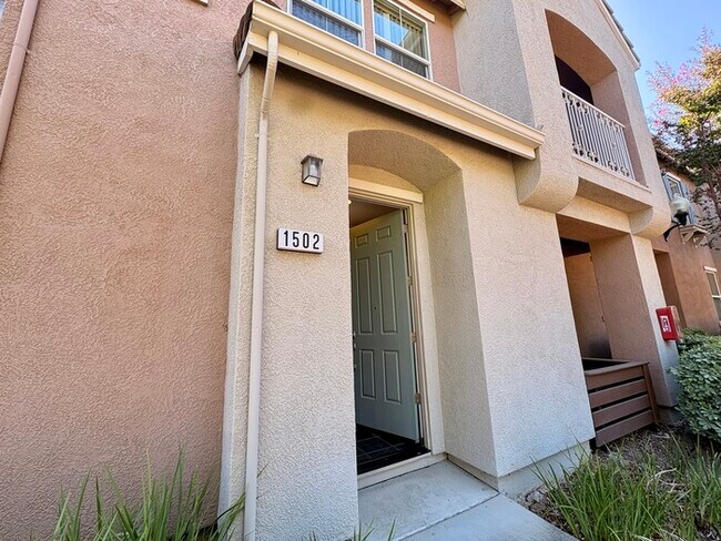 Building Photo - Beautiful Well Kept 2 Bedroom, 2 Bathroom in Roseville!