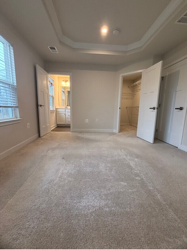 Building Photo - 2408 Crescent Wy