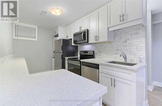 Photo du bâtiment - 457 Jones Ave