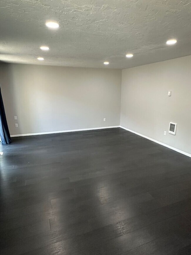 Building Photo - Available now: 3 bedroom ~ 1.5 bath Townho...